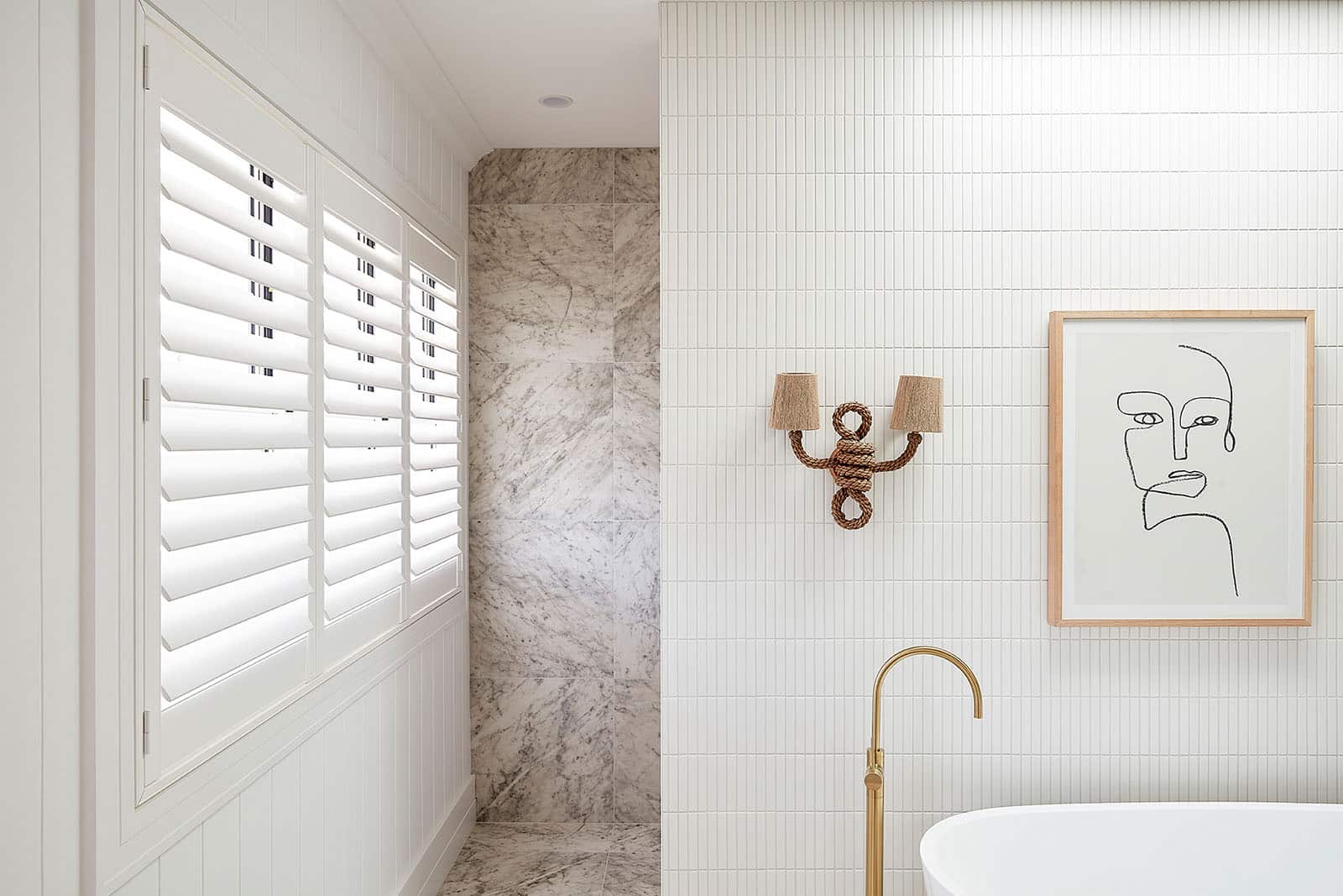 Waterproof window blinds in an elegant and aesthetic white bathroom.